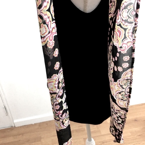 Floral Cape Over Black Tank size L - Picture 6 of 7